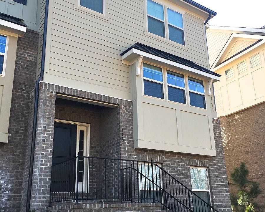 End unit townhome