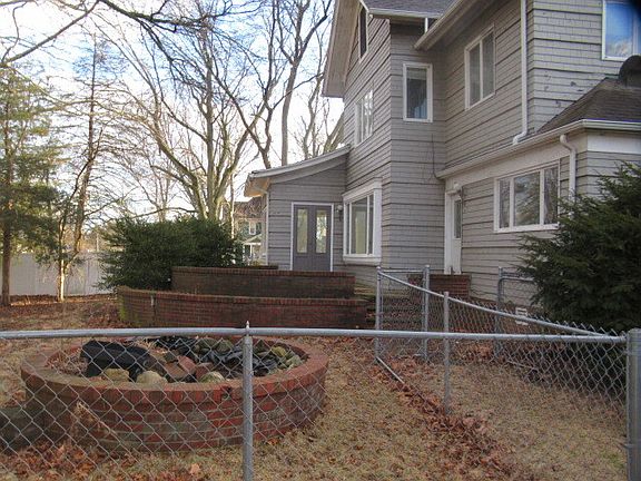 5th image of 856 E Washington St