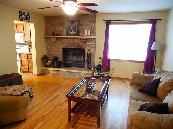 FAMILY ROOM WITH FIREPLACE