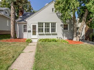 1730 Ridgewood Ave, Davenport, IA 52803