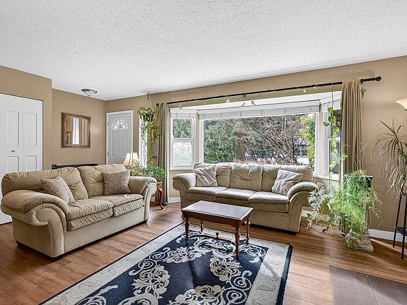 4th image of 21149 Glenwood Ave