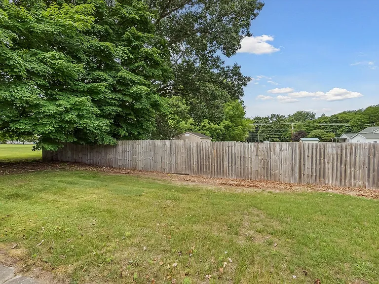 210 Morrill St — Photo 23