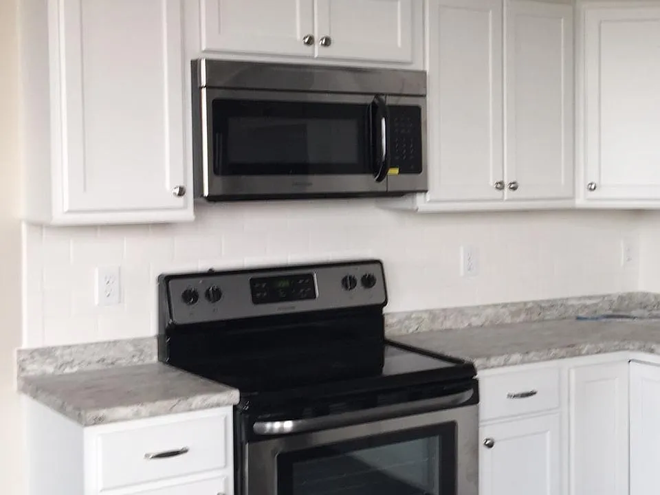 White cabinets for a bright, clean design scheme