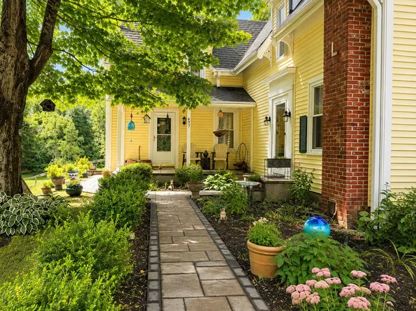 437 High St, Hanson, MA 02341
