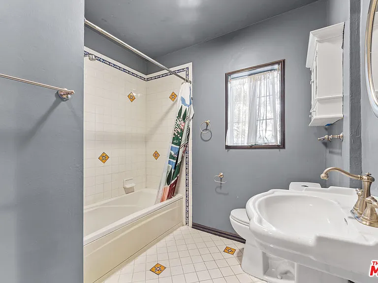 6057 Morella Ave — Photo 23