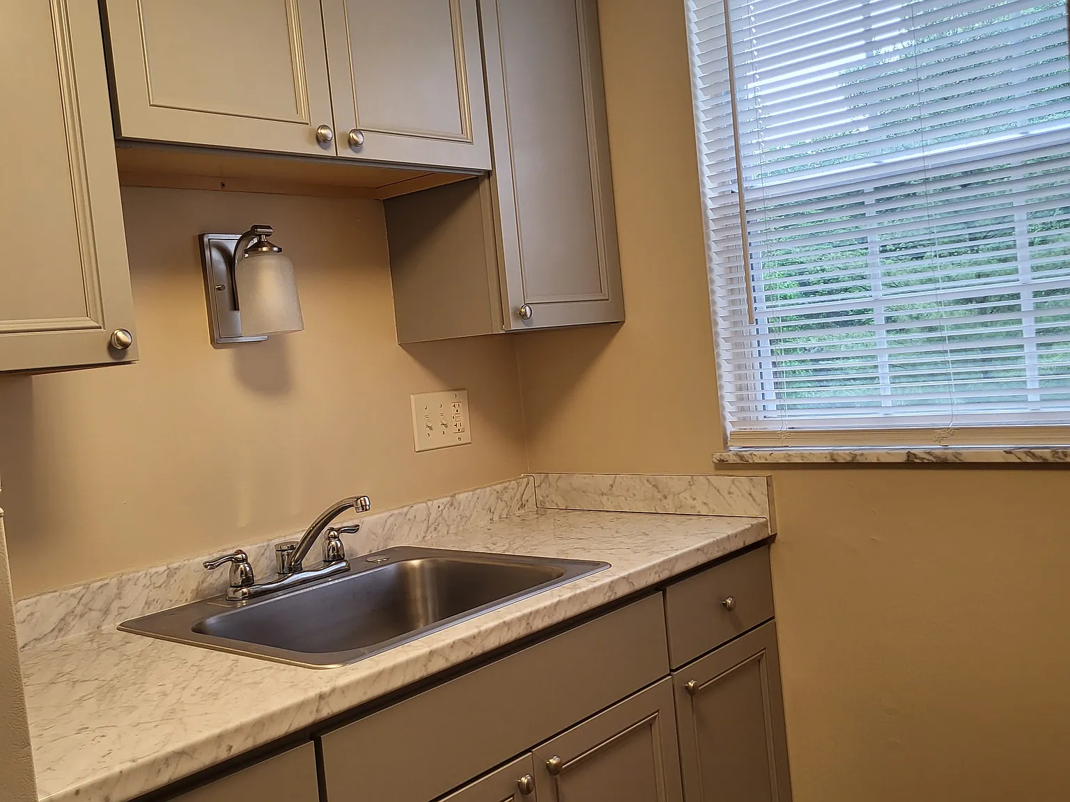 2 bed, 825 sqft, $940 — Photo 3