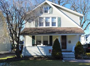 264 Morris Ave, Rockville Centre, NY 11570