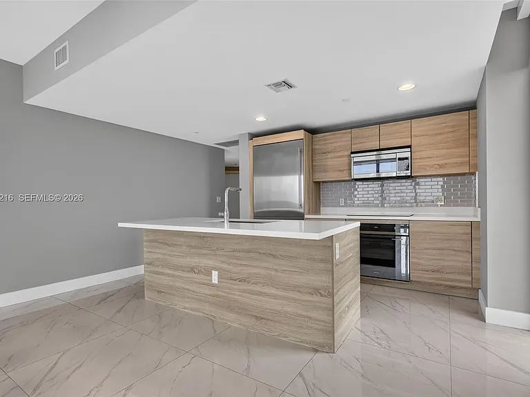 16385 Biscayne Blvd #1215 — Photo 7
