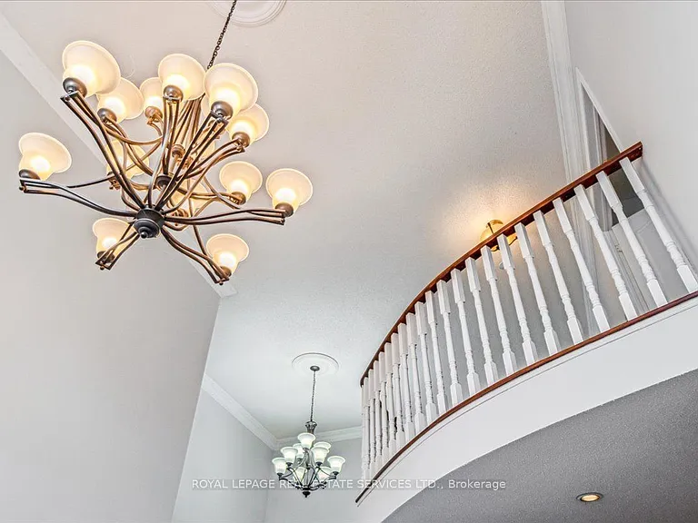 54 Stonebrook Cres — Photo 10
