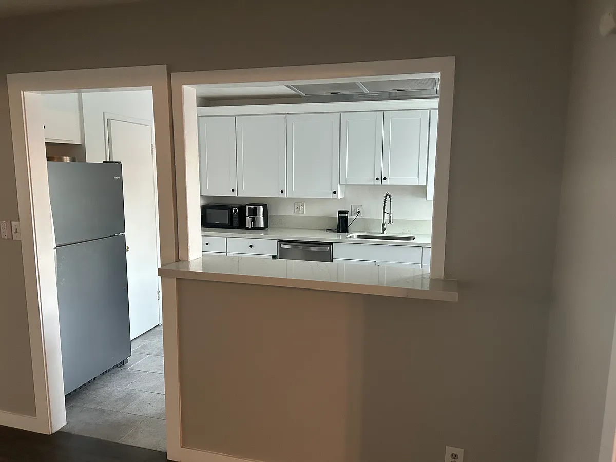 Building Photo - 299 Robinhood Ln