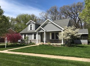 802 Oakwood Dr, Chesterton, IN 46304