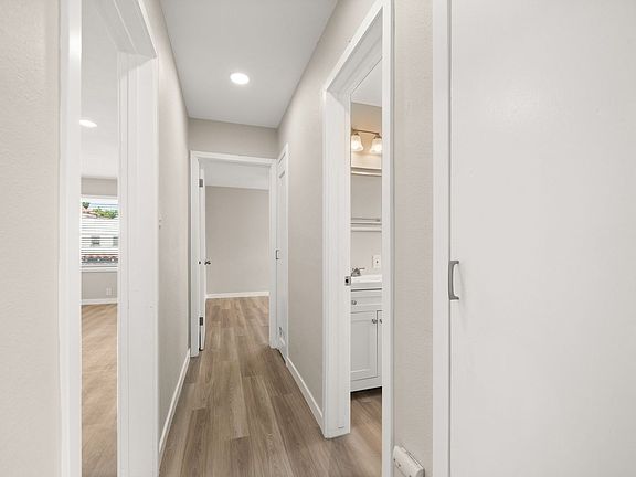 5th image of 2464 Chestnut Ave #6