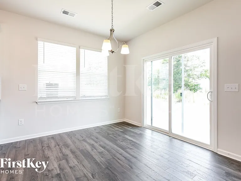 404 Stonefence Dr — Photo 6