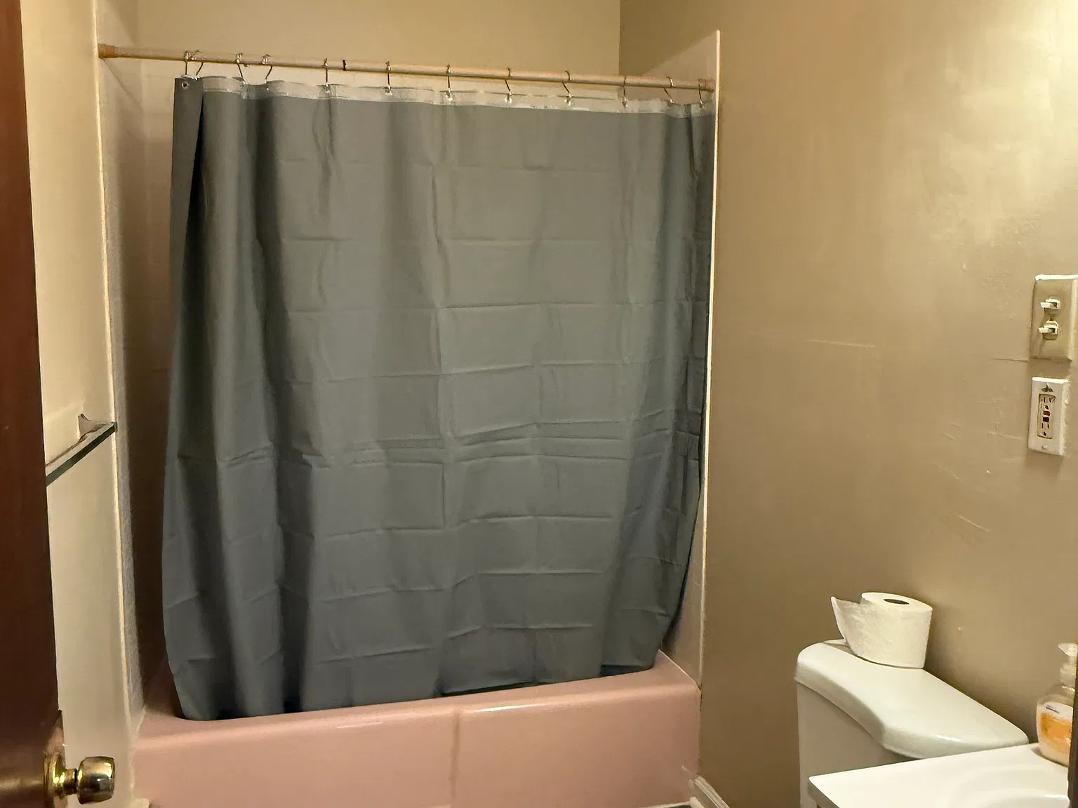 3 bed, 1.0 bath, 1300 sqft, $2,000 — Photo 4