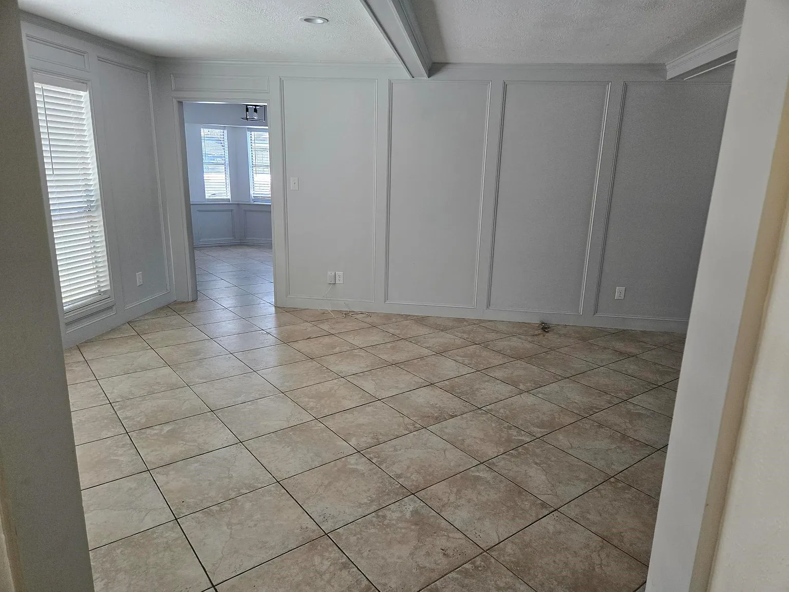 4 bed, 2.5 bath, 2391 sqft, $2,325 — Photo 4