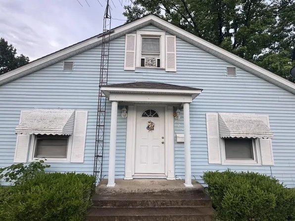 220 S 21st St, Herrin, IL 62948