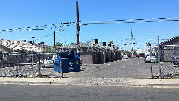 2nd image of 2230 E Polk St