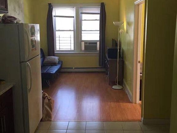 3rd image of 14118 Holly Ave #2FL