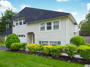 4 Roseland Ln, East Patchogue, NY 11772