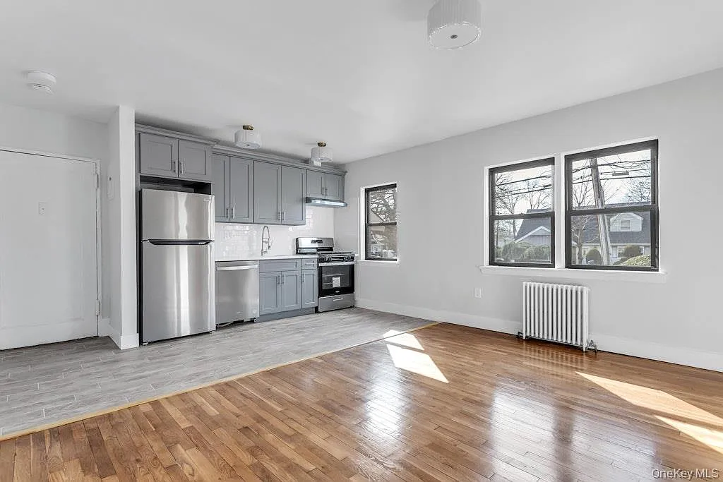 2 bed, 1.0 bath, 1000 sqft, $2,799 — Photo 1