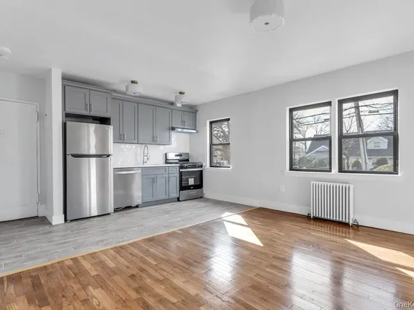 6 Brown Ave #A, Hempstead, NY 11550