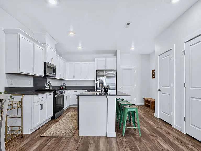 Open Kitchen with Table Seating 4 & Island Seating 4