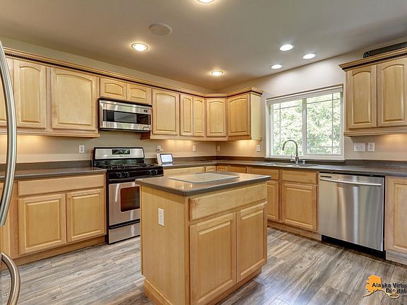 4th image of 16158 Essex Park Dr