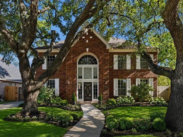 4712 Broadmoor Dr, League City, TX 77573