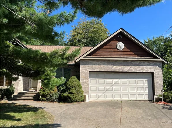 1007 Creek View Dr, Cleveland, OH 44119
