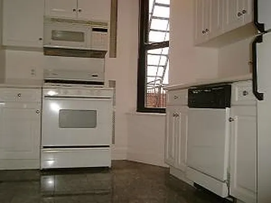 Rented by 4 Points Properties | media 20