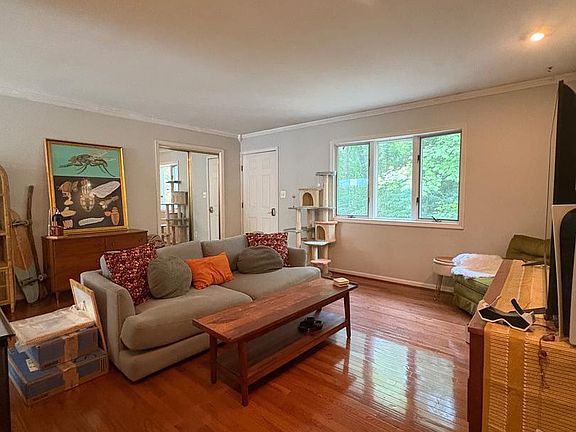 4th image of 5885 Valley Dr