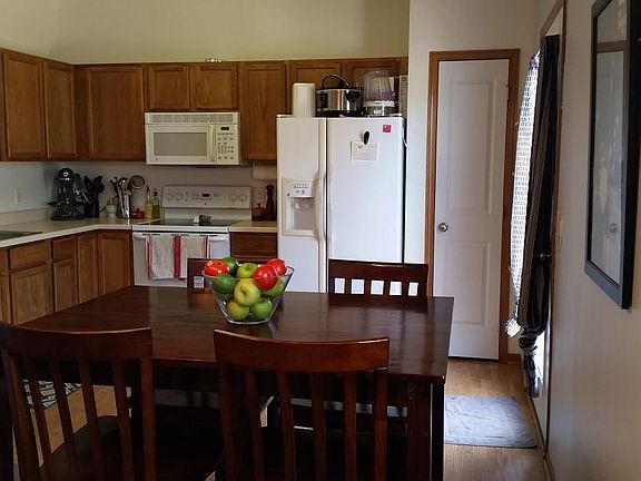 3rd image of 925 NE Kamies Ln