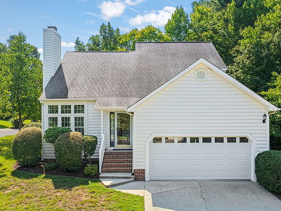 2nd image of 3 Arborfield Ln