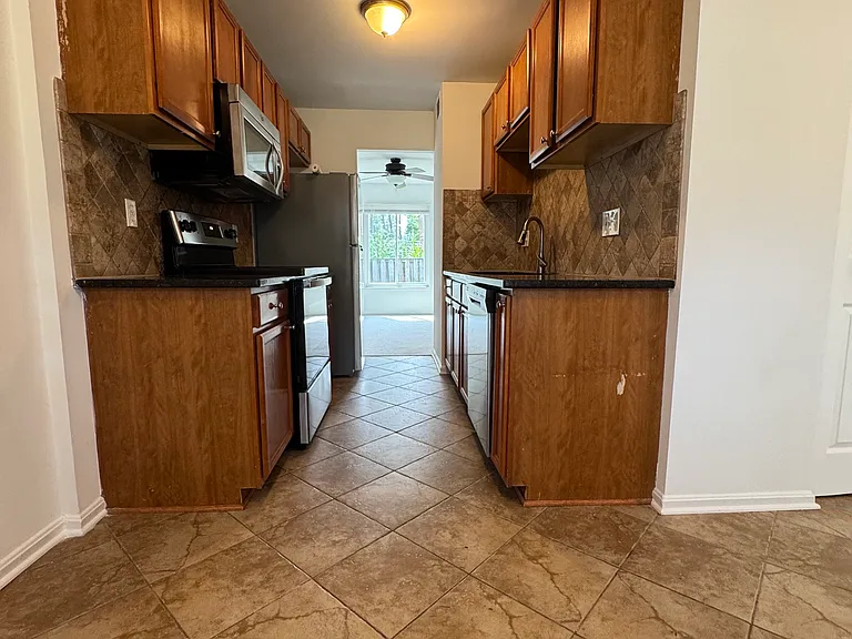 12454 Andover Ct — Photo 3