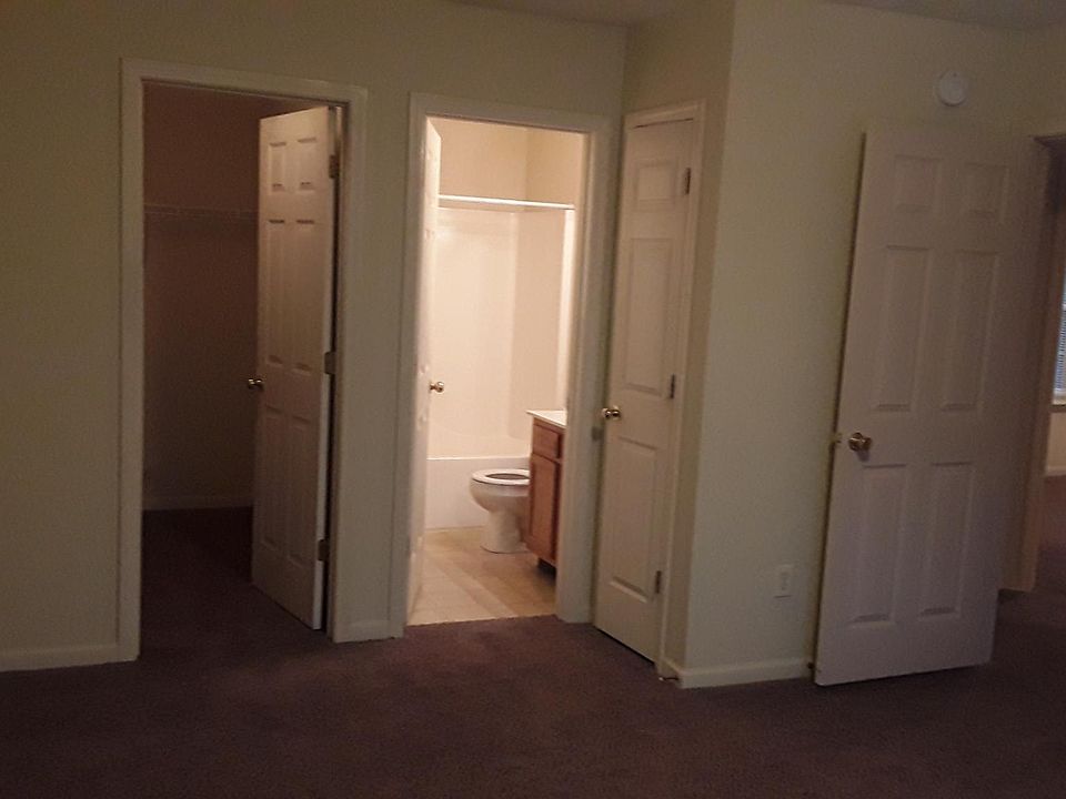 2nd image of 112 River Run Ct