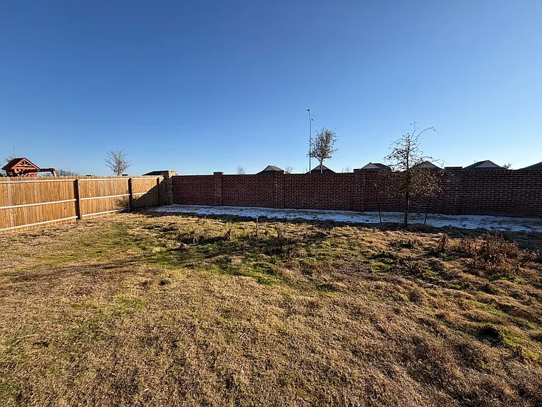 2521 Birchcrest Dr — Photo 22