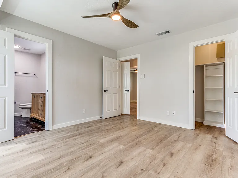 1821 Travis St — Photo 7