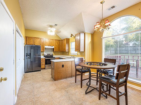 5th image of 7117 Gloucester Way Dr