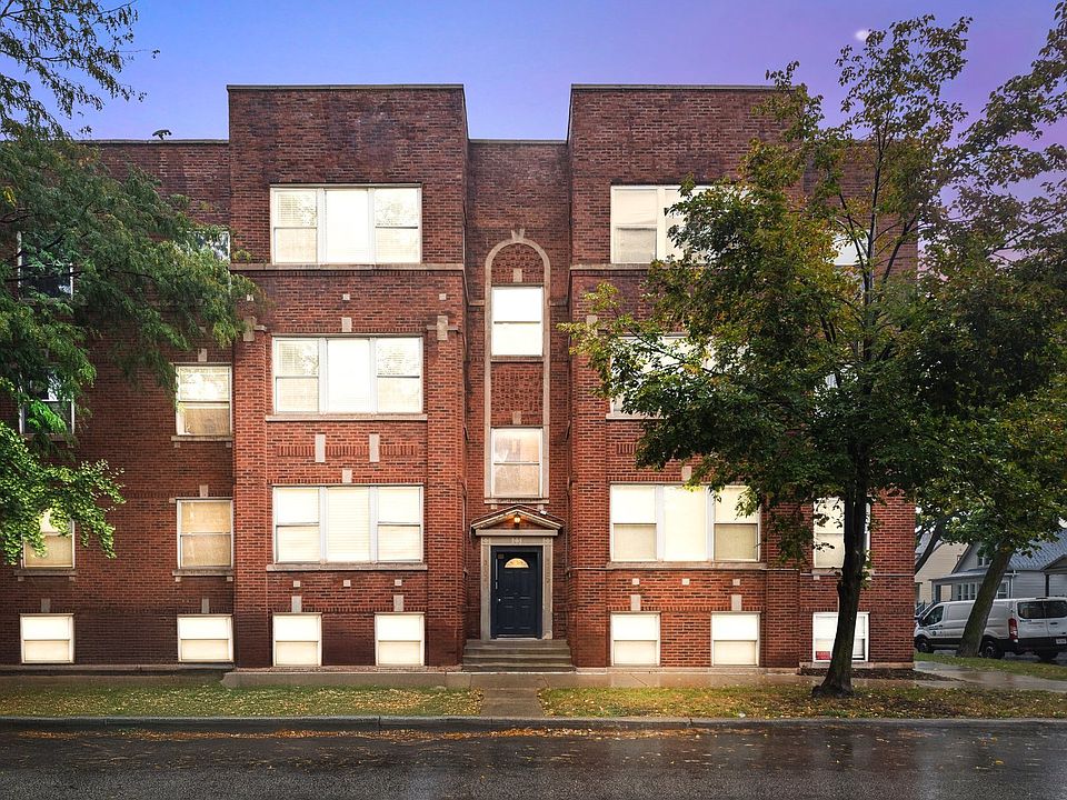 1st image of 3104 W Belle Plaine Ave #1