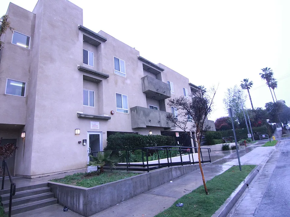 251 Robinson Street