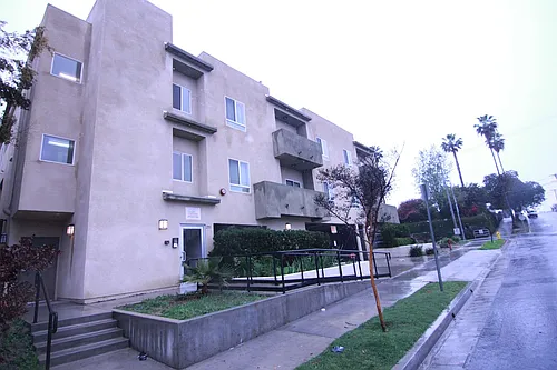 251 Robinson St Photo 1