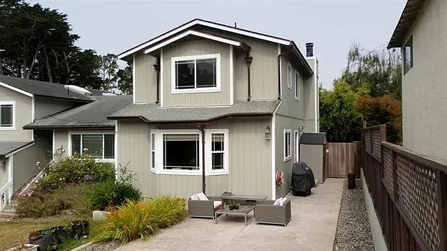 1064 Cedar St photo 1