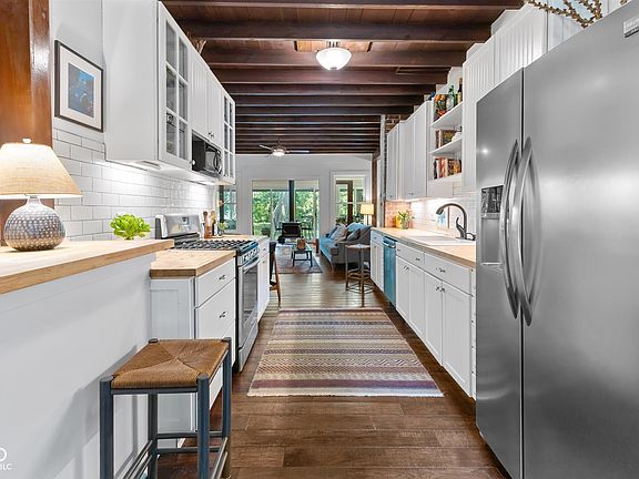 5th image of 820 W 54th St