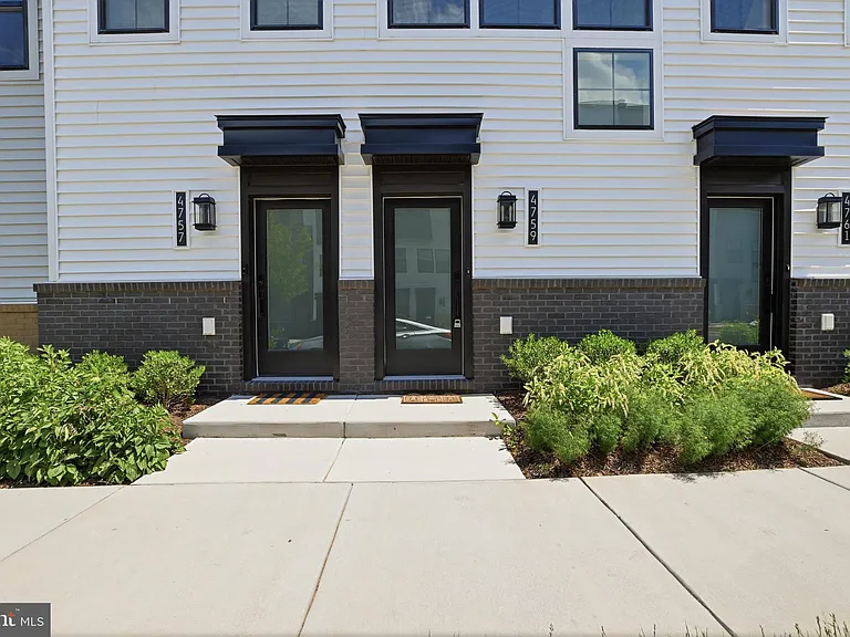 4759 Sully Point Ln #405 — Photo 2