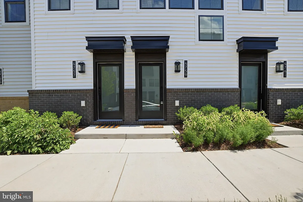 Building Photo - 4759 Sully Point Ln #405