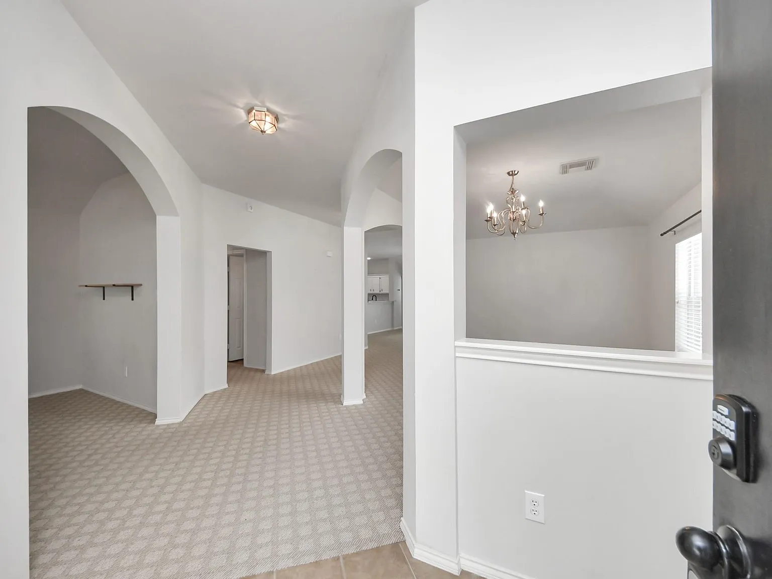 3 bed, 2.0 bath, 2231 sqft, $2,250 — Photo 3