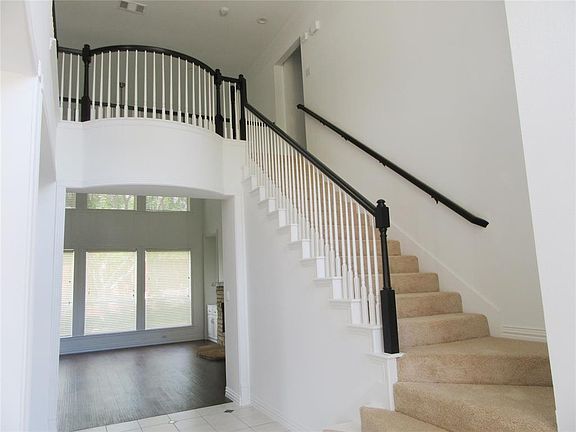 2nd image of 105 Shasta Dr