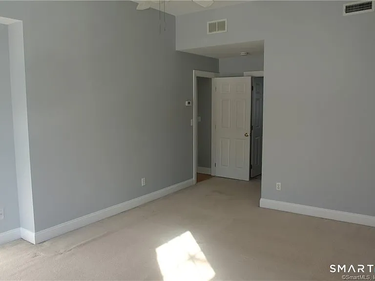 1260 Cutspring Rd #1260 — Photo 15