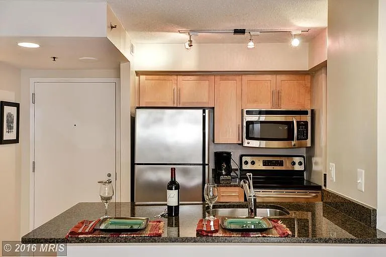 7500 Woodmont Ave #8 — Photo 5