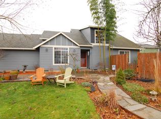 489 SE 8th St, Dundee, OR 97115